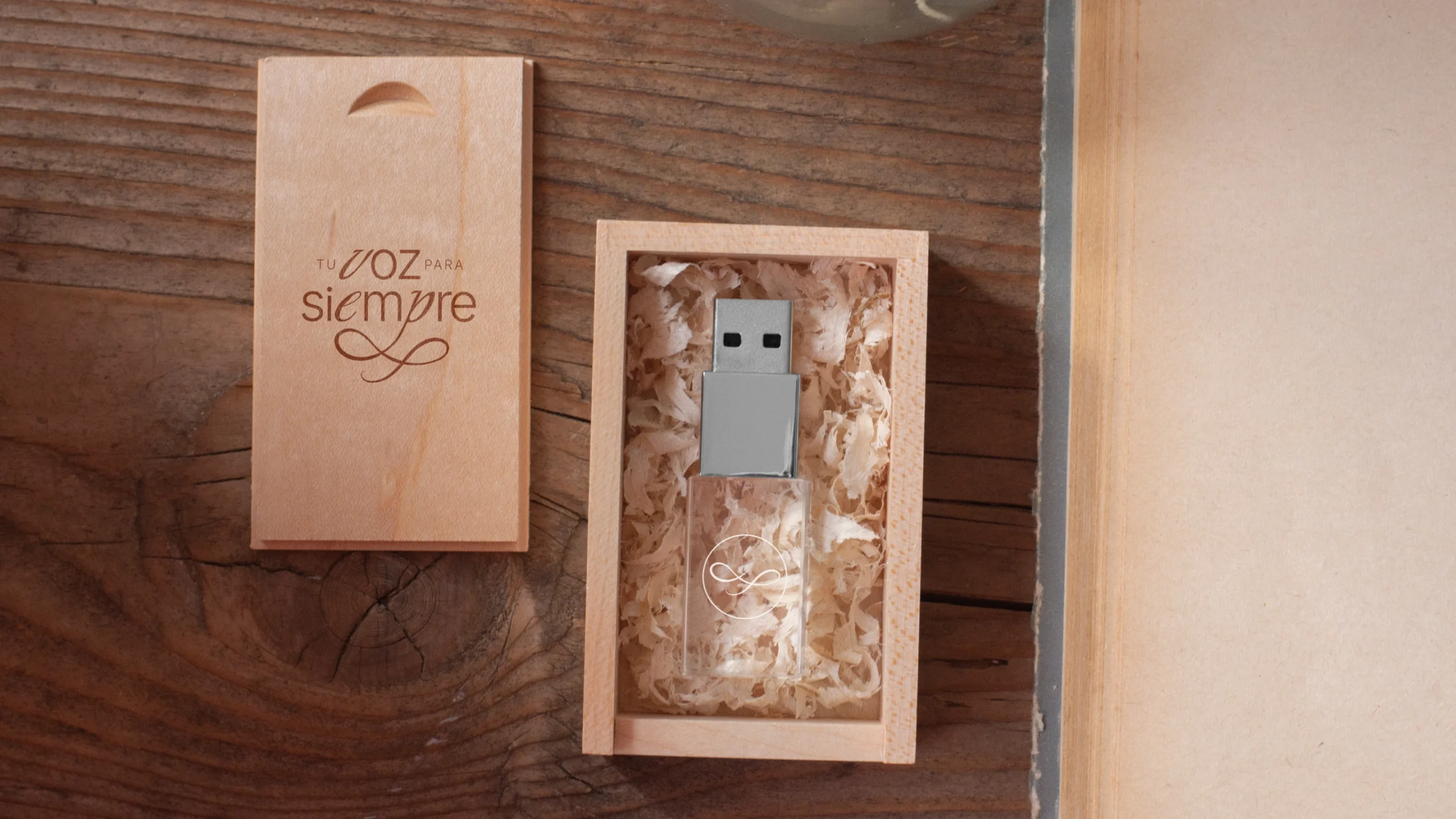 mockup-caja-pendrive 1
